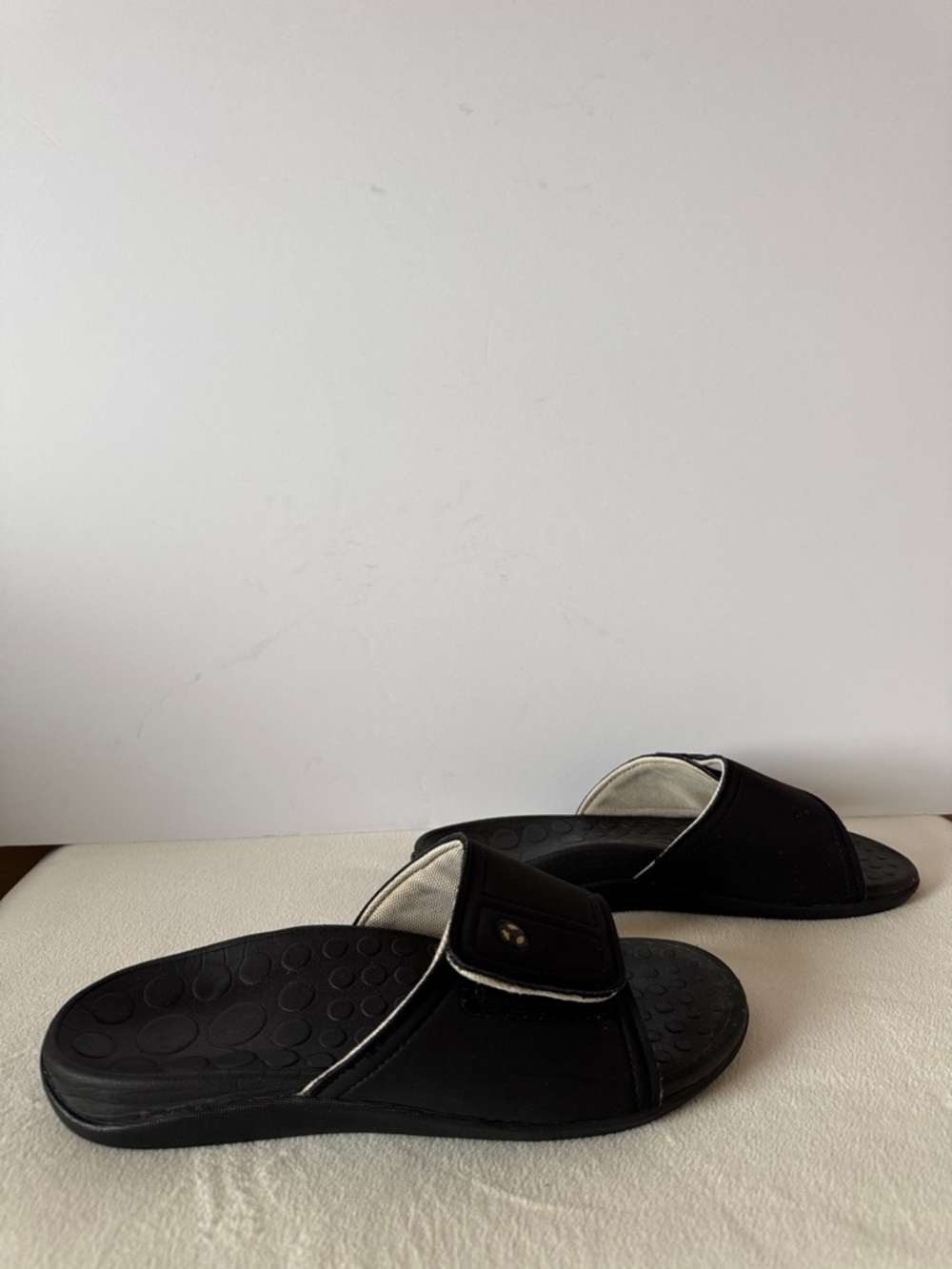 Vionic Kiwi - Unisex Motion Control Orthotic Slide Sandal - Picture 4 of 16